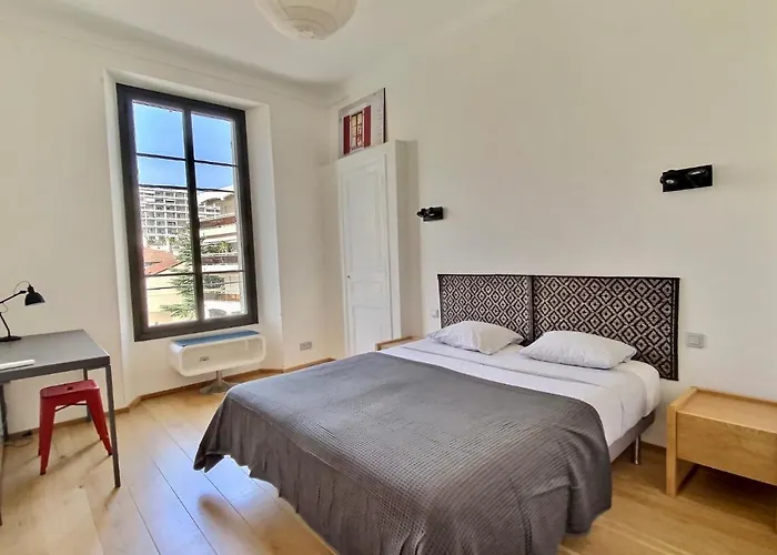 Louis By Terry's Homes Apartment